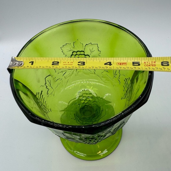 Vintage Indiana Green Candy Pedestal Bowl w/grapes&leaves pattern - Picture 6 of 7